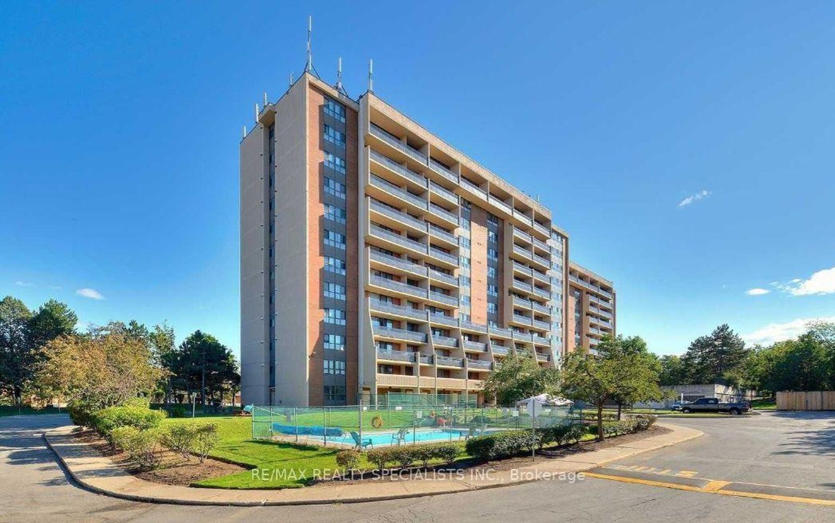 804 - 2929 Aquitaine Avenue, Meadowvale, Mississauga by Loree Meneguzzi Real Estate 804 - 2929 Aquitaine Avenue, Meadowvale, Mississauga