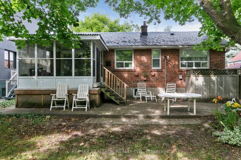 Photo 4 at 27 Elfreda Boulevard, Birchmount, Toronto