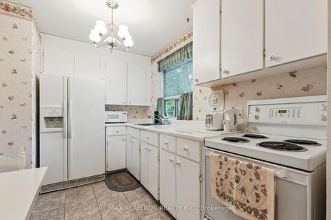 Photo 21 at 27 Elfreda Boulevard, Birchmount, Toronto