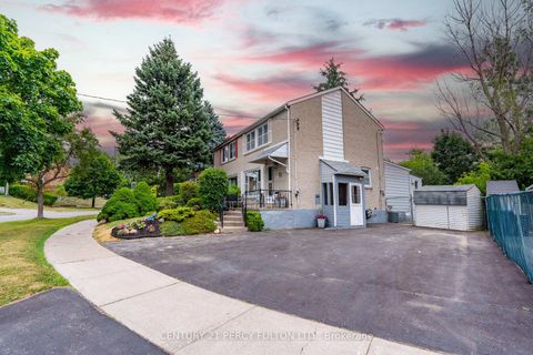 Photo 1 at 10 Chestnut Crescent, Birchmount, Toronto