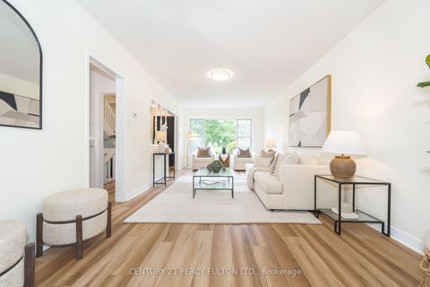 Photo 6 at 10 Chestnut Crescent, Birchmount, Toronto