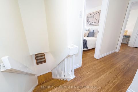 Photo 11 at 10 Chestnut Crescent, Birchmount, Toronto