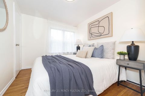 Photo 12 at 10 Chestnut Crescent, Birchmount, Toronto