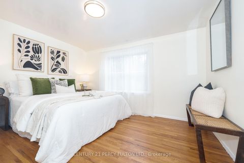 Photo 14 at 10 Chestnut Crescent, Birchmount, Toronto