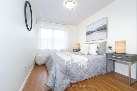 Photo 15 at 10 Chestnut Crescent, Birchmount, Toronto