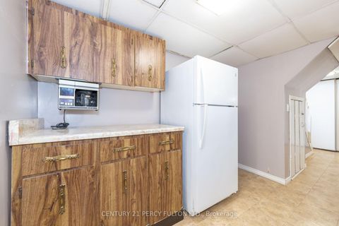 Photo 18 at 10 Chestnut Crescent, Birchmount, Toronto