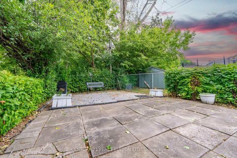 Photo 23 at 10 Chestnut Crescent, Birchmount, Toronto