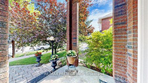 Photo 3 at 215 Drummond Drive, Maple, Vaughan
