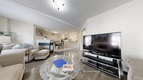 Photo 12 at 215 Drummond Drive, Maple, Vaughan