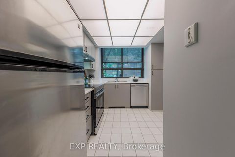 Photo 2 at 25 Dundonald Street, Yonge Corridor, Toronto