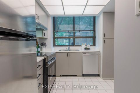 Photo 3 at 25 Dundonald Street, Yonge Corridor, Toronto