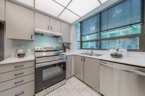 Photo 4 at 25 Dundonald Street, Yonge Corridor, Toronto