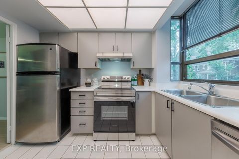 Photo 5 at 25 Dundonald Street, Yonge Corridor, Toronto
