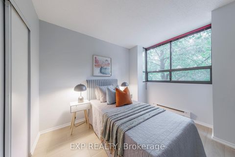 Photo 16 at 25 Dundonald Street, Yonge Corridor, Toronto