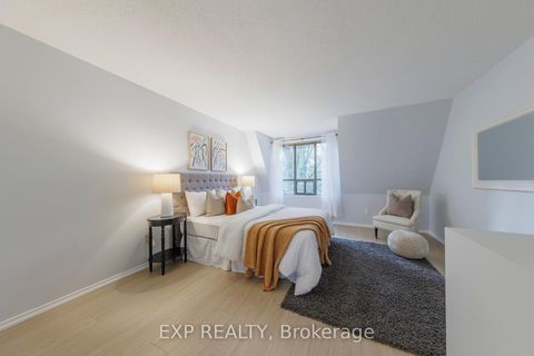 Photo 17 at 25 Dundonald Street, Yonge Corridor, Toronto