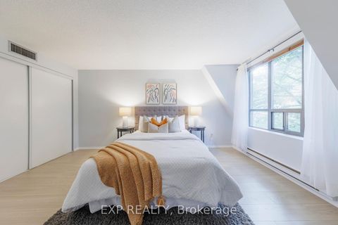 Photo 18 at 25 Dundonald Street, Yonge Corridor, Toronto