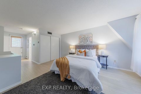 Photo 19 at 25 Dundonald Street, Yonge Corridor, Toronto