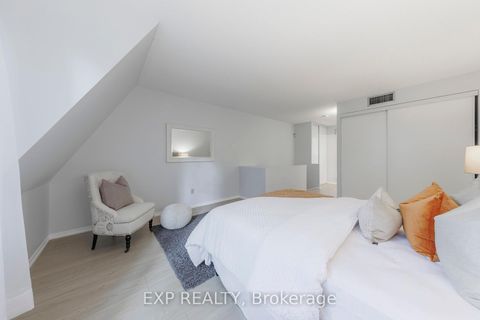 Photo 20 at 25 Dundonald Street, Yonge Corridor, Toronto