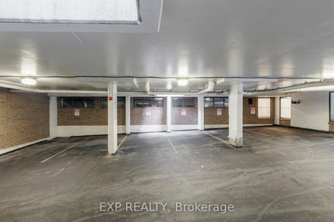 Photo 33 at 25 Dundonald Street, Yonge Corridor, Toronto