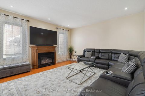 Photo 3 at 126 Josephine Road W, Vellore Village, Vaughan