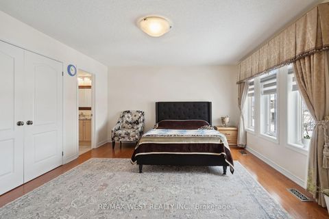 Photo 12 at 126 Josephine Road W, Vellore Village, Vaughan