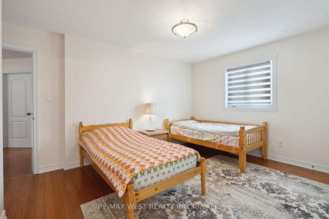 Photo 14 at 126 Josephine Road W, Vellore Village, Vaughan