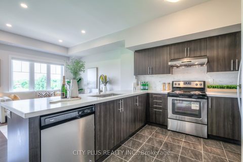 Photo 9 at 16 - 13 Eaton Park Lane, L'Amoreaux, Toronto