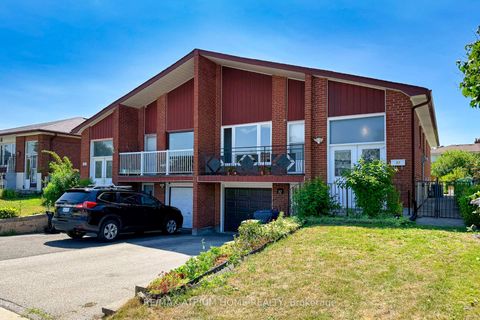 Photo 2 at 37 Warfield Drive, Pleasant View, Toronto