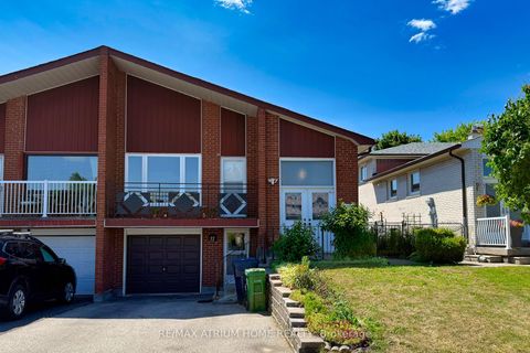 Photo 3 at 37 Warfield Drive, Pleasant View, Toronto
