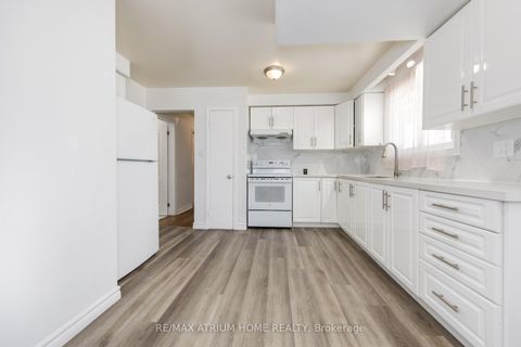 Photo 13 at 37 Warfield Drive, Pleasant View, Toronto