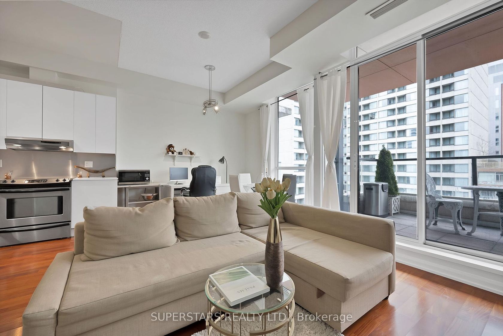 1820 - 111 Elizabeth Street, Bay Street Corridor, Toronto 