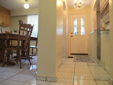 Photo 13 at 4 Rosalie Avenue, CFB, Toronto