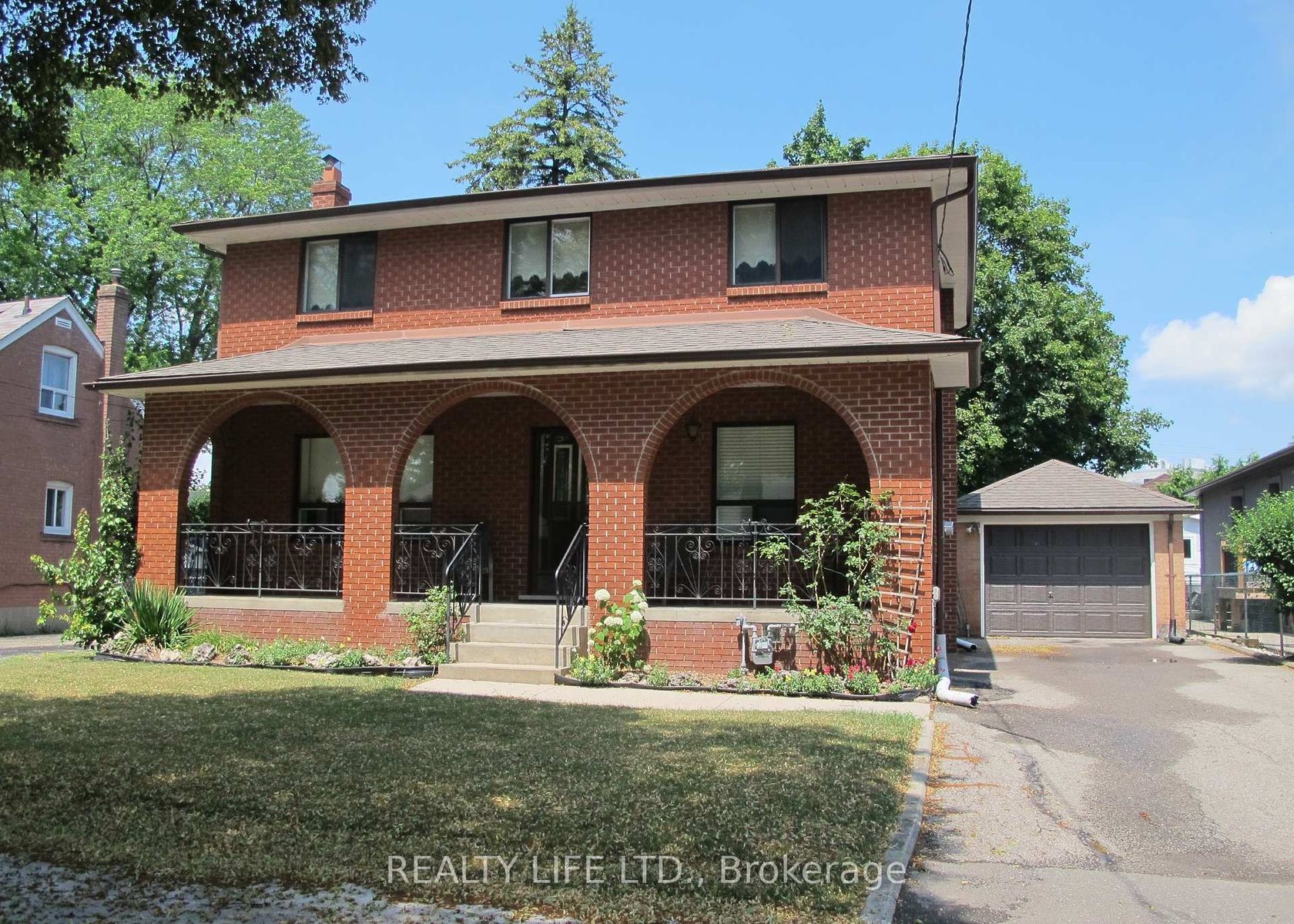 4 Rosalie Avenue, CFB, Toronto 