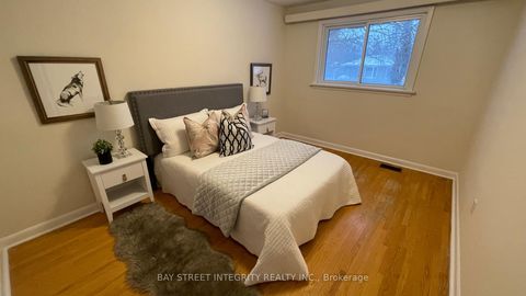 Photo 2 at 44 Bowerbank Drive, Newtonbrook East, Toronto