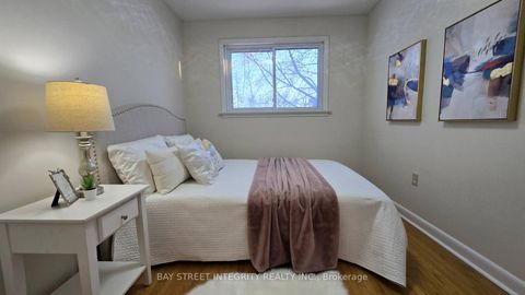 Photo 6 at 44 Bowerbank Drive, Newtonbrook East, Toronto