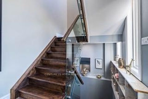 Photo 7 at 17 Montcalm Avenue, Belgravia, Toronto