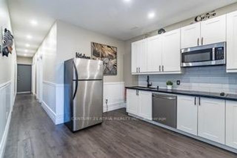 Photo 10 at 17 Montcalm Avenue, Belgravia, Toronto
