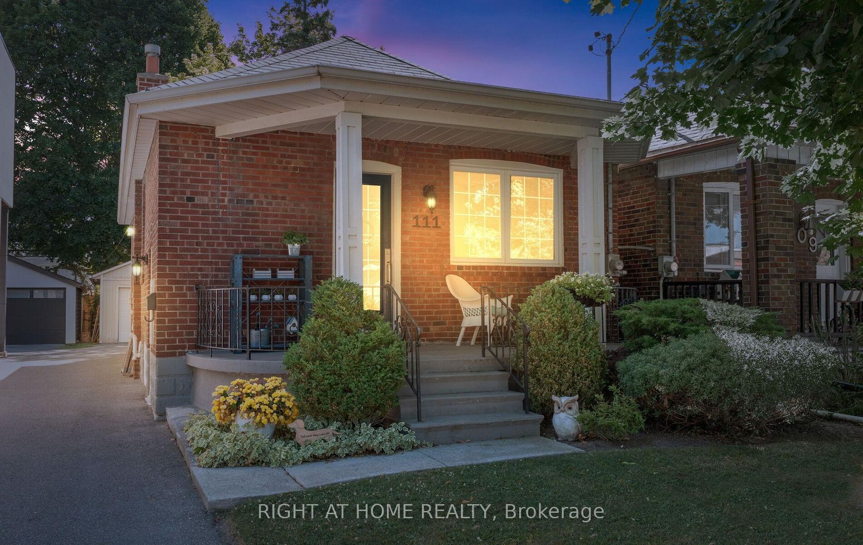 111 Fourth Street, New Toronto, Toronto by Loree Meneguzzi Real Estate 111 Fourth Street, New Toronto, Toronto