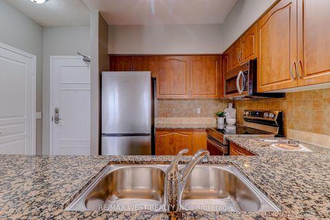 Photo 9 at 802 - 350 Red Maple Road, Langstaff, Richmond Hill