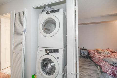 Photo 11 at 801 - 18 Hillcrest Avenue, Willowdale East, Toronto