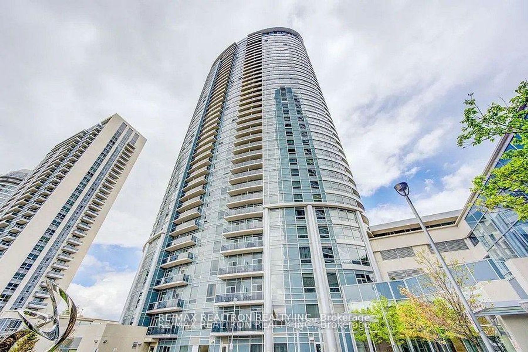 824 - 135 Village Green Square, Malvern West, Toronto by Loree Meneguzzi Real Estate 824 - 135 Village Green Square, Malvern West, Toronto