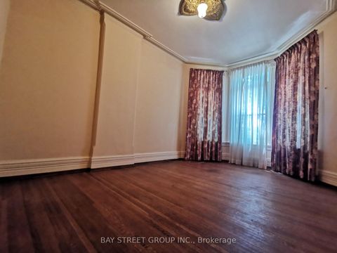 Photo 2 at 35 Borden Street, University, Toronto