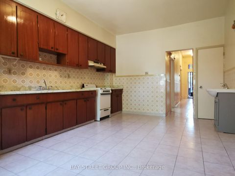 Photo 6 at 35 Borden Street, University, Toronto Photo 6 at 35 Borden Street, University, Toronto