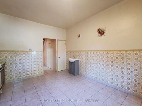 Photo 13 at 35 Borden Street, University, Toronto