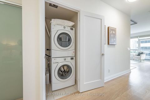Photo 25 at 909 - 2 Anndale Drive, Willowdale East, Toronto