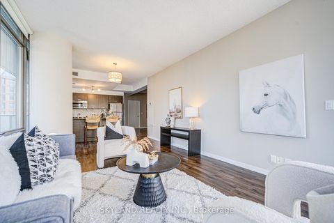 Photo 11 at 805 - 832 Bay Street, Bay Street Corridor, Toronto