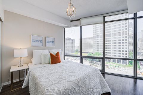 Photo 13 at 805 - 832 Bay Street, Bay Street Corridor, Toronto