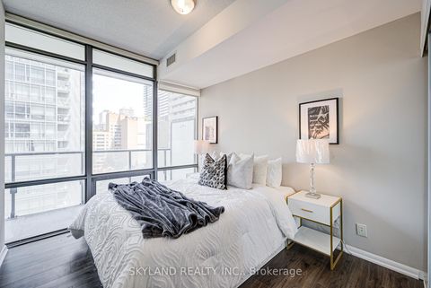 Photo 14 at 805 - 832 Bay Street, Bay Street Corridor, Toronto