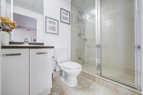 Photo 18 at 805 - 832 Bay Street, Bay Street Corridor, Toronto