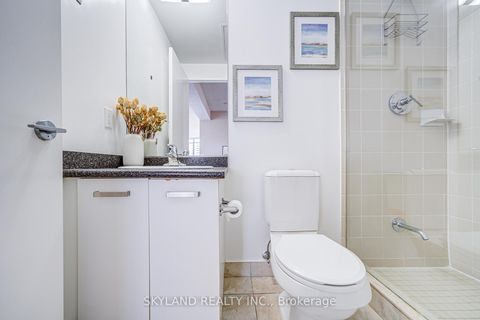 Photo 19 at 805 - 832 Bay Street, Bay Street Corridor, Toronto